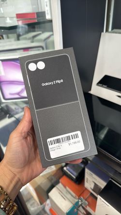 Galaxy Z flip 8 256gb / unlocked/ payment available