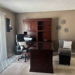 Haverty’s Cherry Executive Desk 