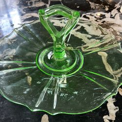 Green Depression Glass serving tray - NO Chips  !