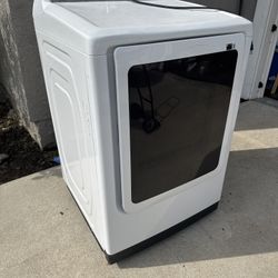 Samsung Smart Gas Dryer – Steam Sanitize + SmartThings WiFi