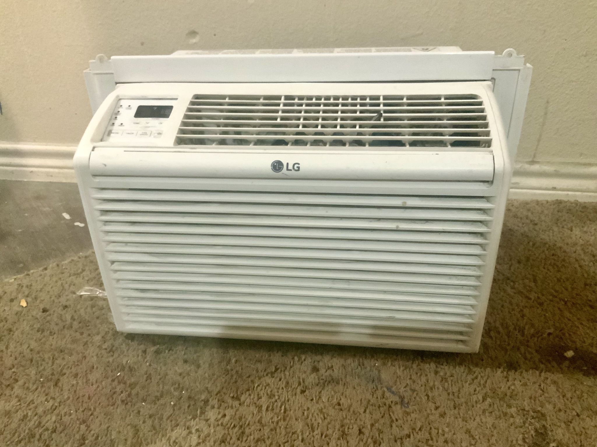 Clean LG 5,000 BTU Window Air Conditioner - Model LW6017R - Ready to Cool!