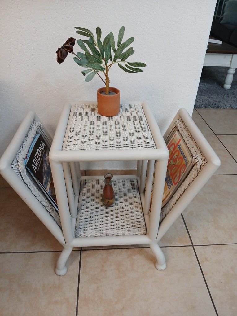 Cute Magazine Rack