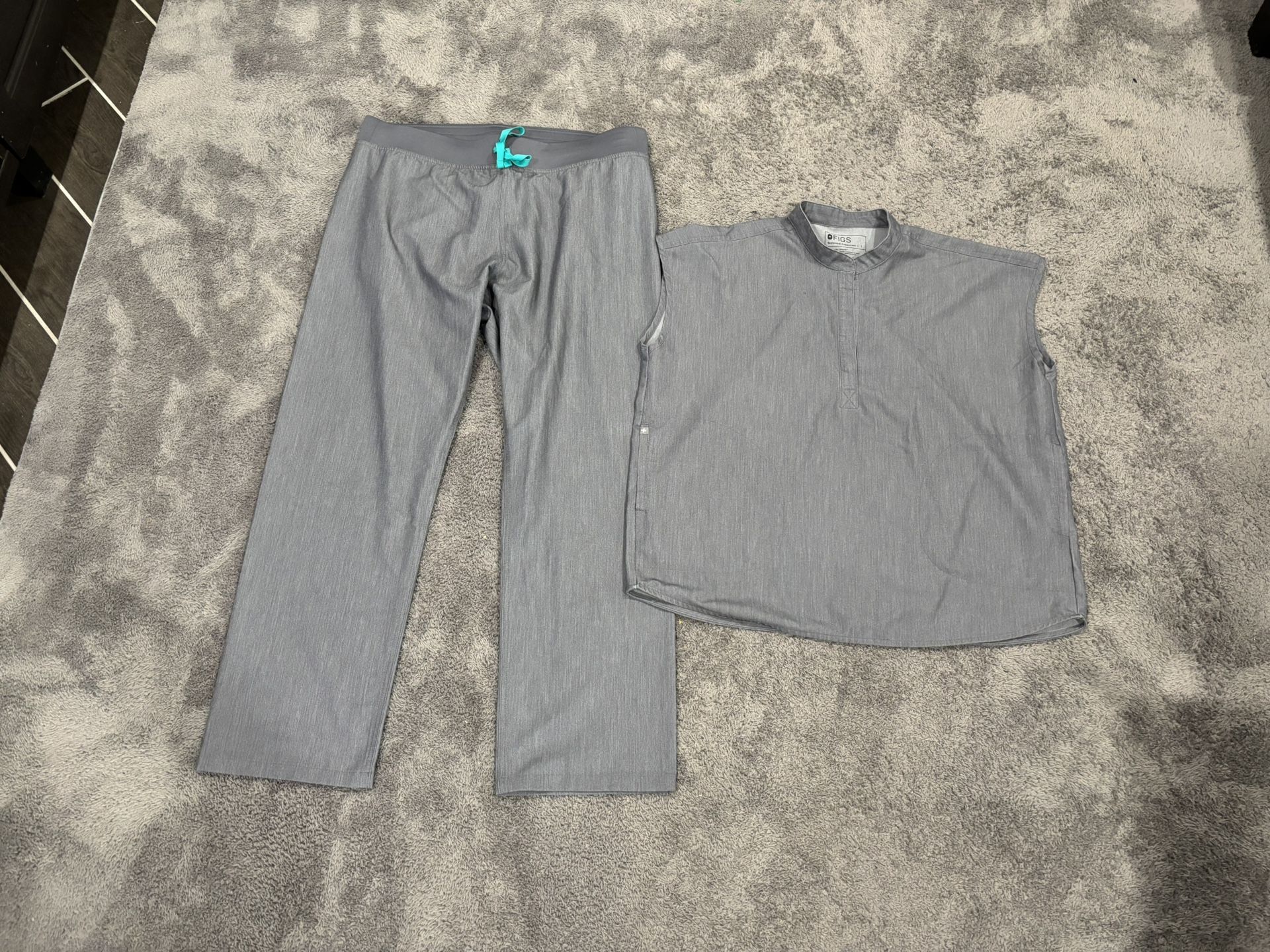 L/XL FIGS Graphite Scrub Set