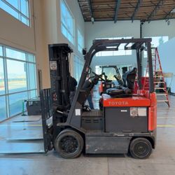 Forklift 