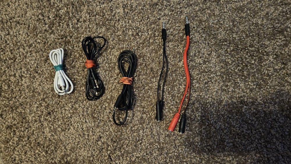 Aux (audio) cables (3) & mic/ audio splitters (2)