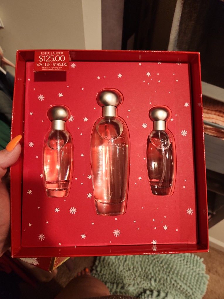 Este Lauder Pleasures Perfume