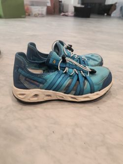 Columbia kids water shoe size 2/3