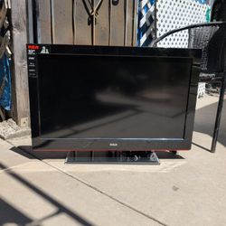 TV RCA BRAND  32" INCH LCD TV COMPUTER AND CONSOLE COMPATIBILITY WITH HDMI 3 