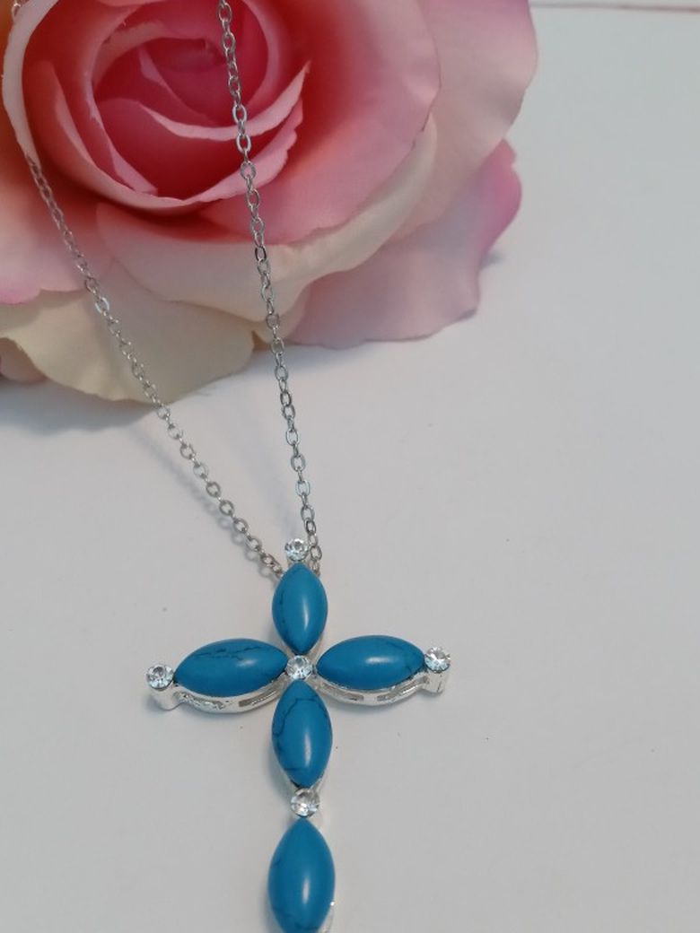 
Turquoise cross pendant necklace 