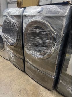 Samsung Front Load Washer and Dryer Set Gas