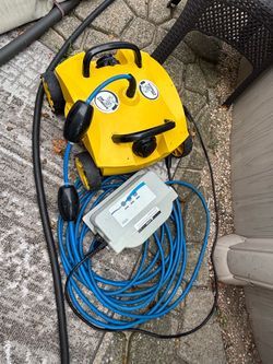 Aqua Select Stinger Robotic Pool Cleaner
