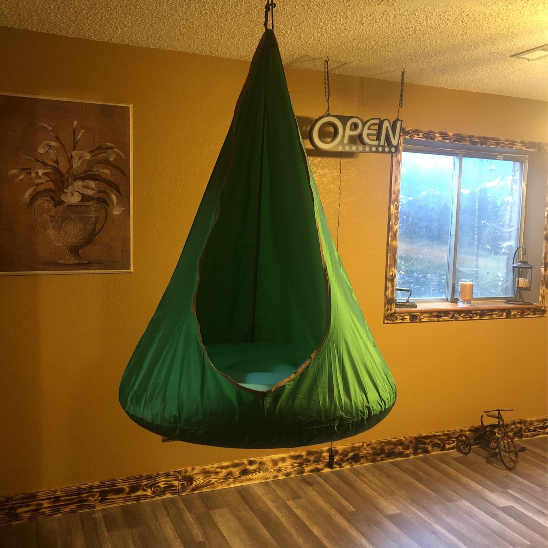Hanging Chair Best For Teenager Or Smaller Brand New