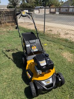 DEWALT
21 in. 163cc Briggs and Stratton 725Exi Engine Rear Wheel Drive 3-in-1 Gas Self Propelled Walk Behind Lawn Mower