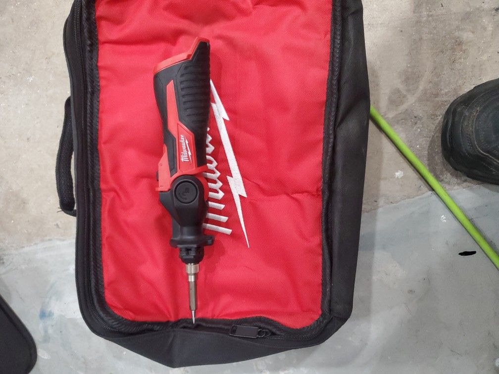 Milwaukee

M12 12-Volt Lithium-Ion Cordless Soldering Iron (Tool-Only)

(734)


