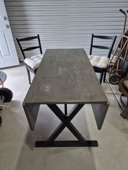 Adjustable dining table set