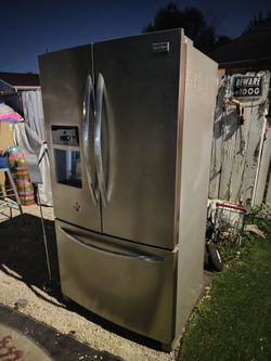 Frigidaire Stainless Steel French Door Refrigerator Make offer I can deliver if you need it