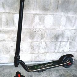 M ELECTRIC SCOOTER RUNS GREAT 👍 BUT FRONT WHEEL NEEDS WELDING GOOD FOR PARTS 