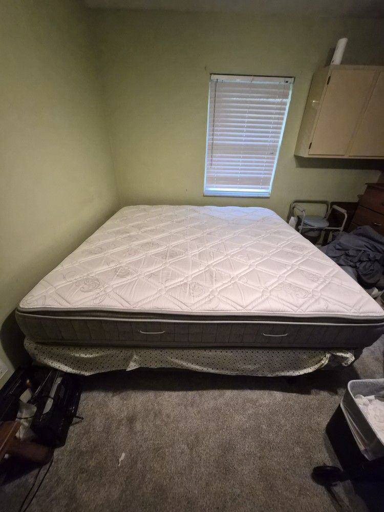 The OrigiNAL Matress Factory King Sized Matress & Bed Frame