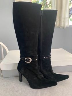 Like New Ladies Charles David Blk Suede shoots - Size 6