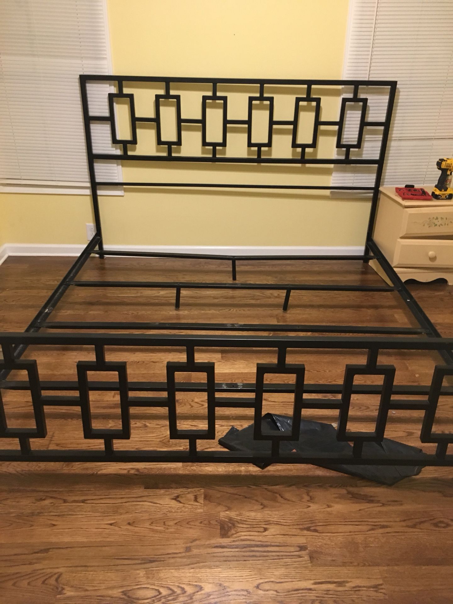 Full size bed mattress box springs and bed frame