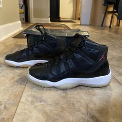 Jordan 11’s 72-10, size 6.5Y