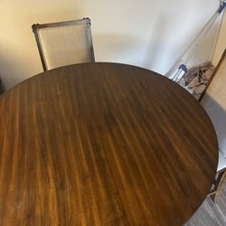 Round Dinner Table