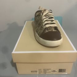 7.5 Michael Kors 