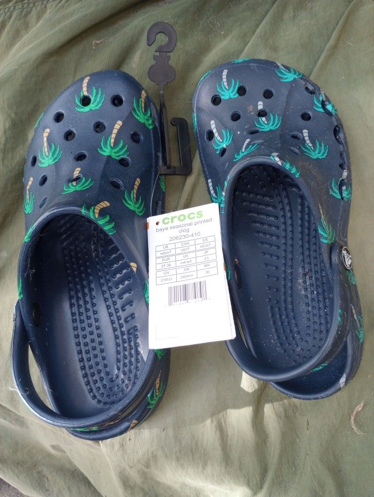 CROCS CROCS CROCS