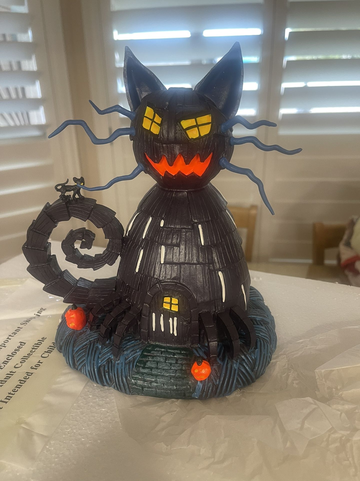 Nightmare Before Christmas Hawthorne Village Cat House Special Edition Black Light Collection #A4396