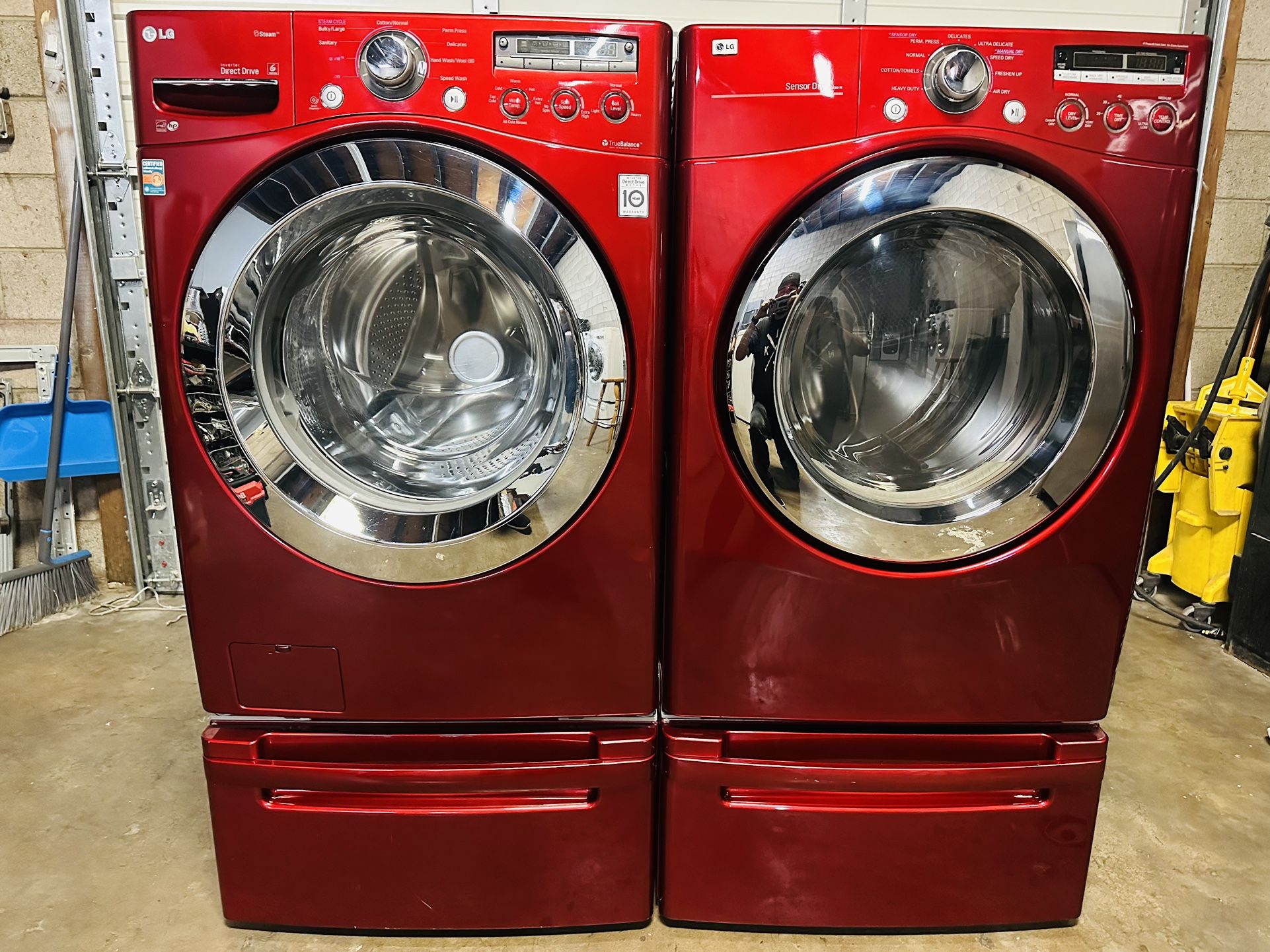 BEAUTIFUL CANDY RED APPLE LG WASHER AND DRYER SET LIKE NEW CONDITIONS 