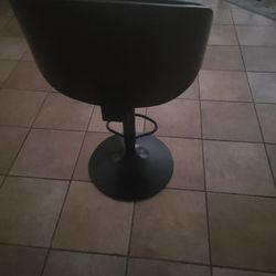 1 bar stool