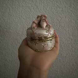 Vintage Jewelry Music Box