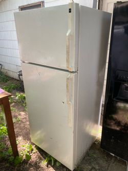 HotPoint Refrigerator (Used Works)