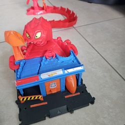  Hot Wheels City Scorpion Flex Attack Playset. 