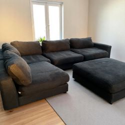 Cindy Crawford Black Sectional Couch - Sofa Delivery Available 🚚