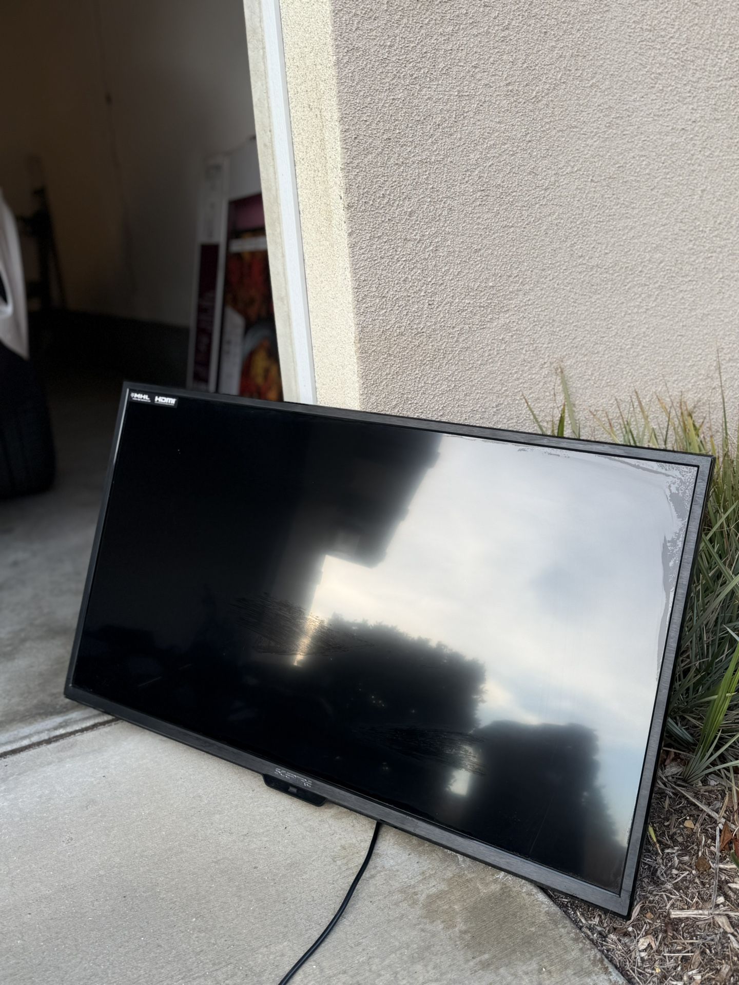 40” TV