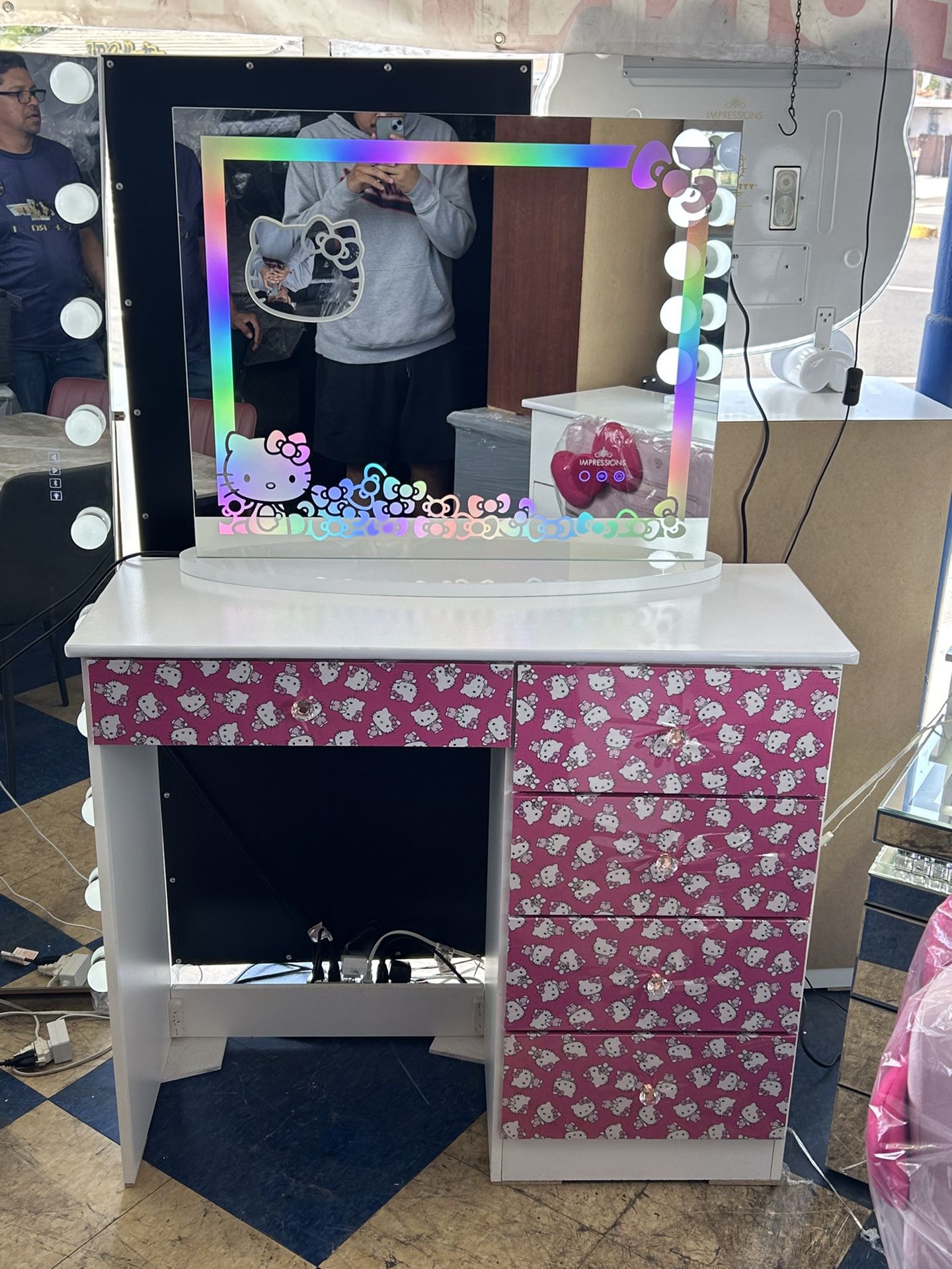 Vanyi And Mirror Set