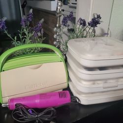 Cricut Cuttlebug & Embossing Tool & Lots Of Embossing Powders 