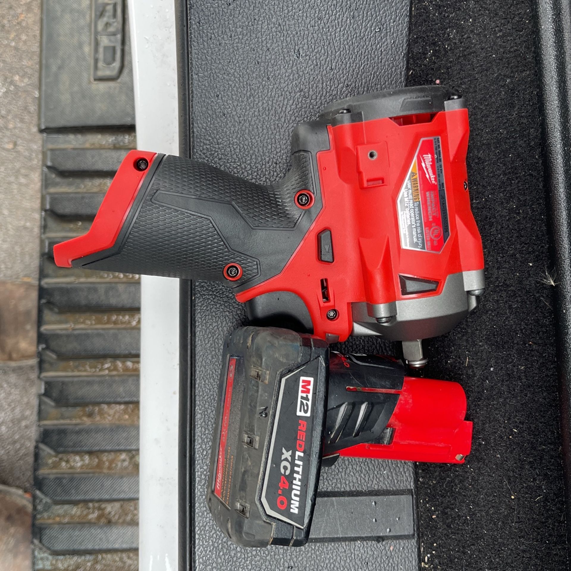 Milwaukee M12 Fuel Stubby Impact wrench and 4.0 Battery