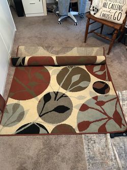 Area Rug with Leaf and Circle Pattern