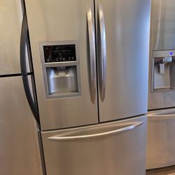 FRIGIDAIRE GALLERY FRENCH DOOR REFRIGERATOR  Delivery available for small fee 🚛