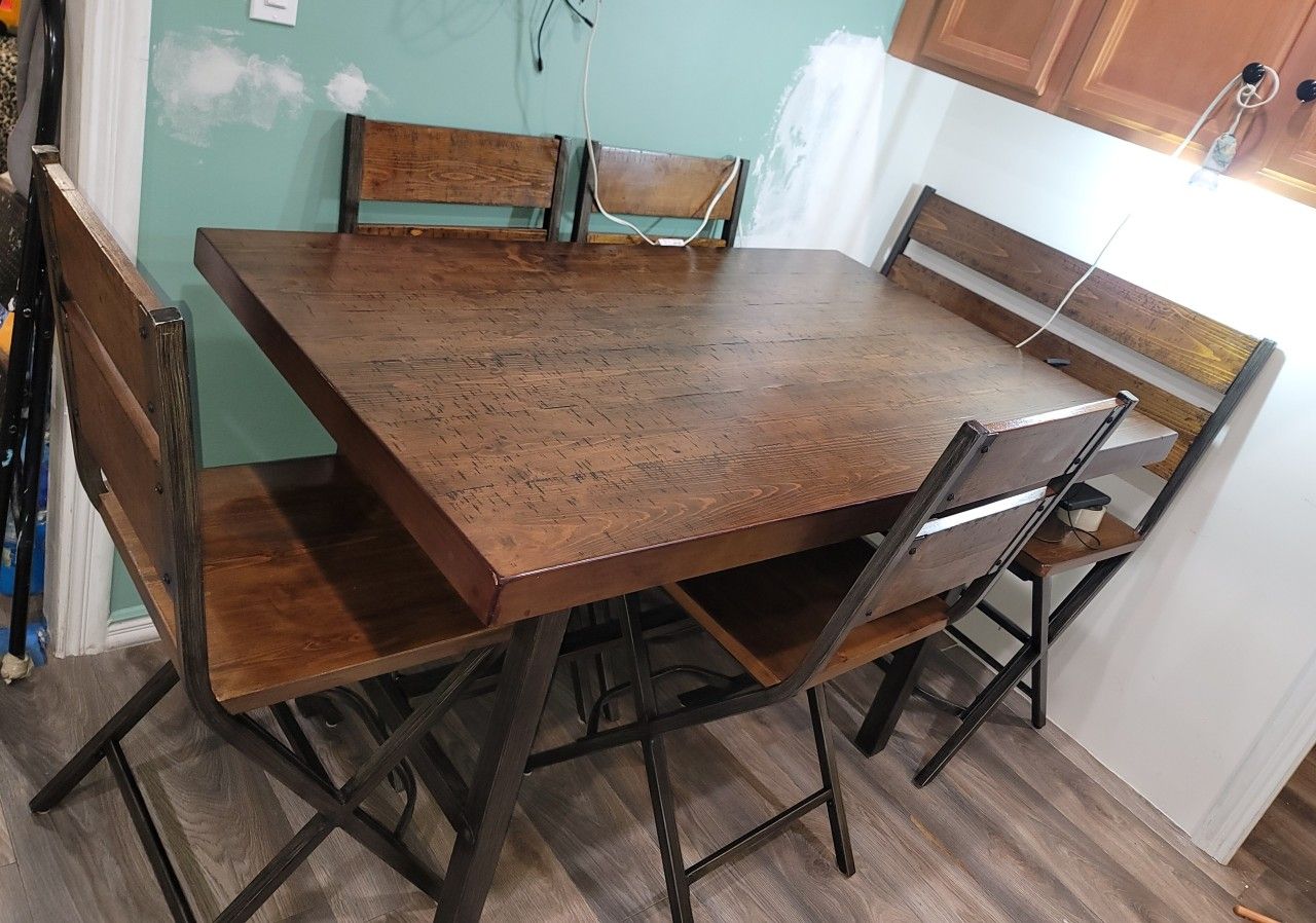 Table End Chairs 