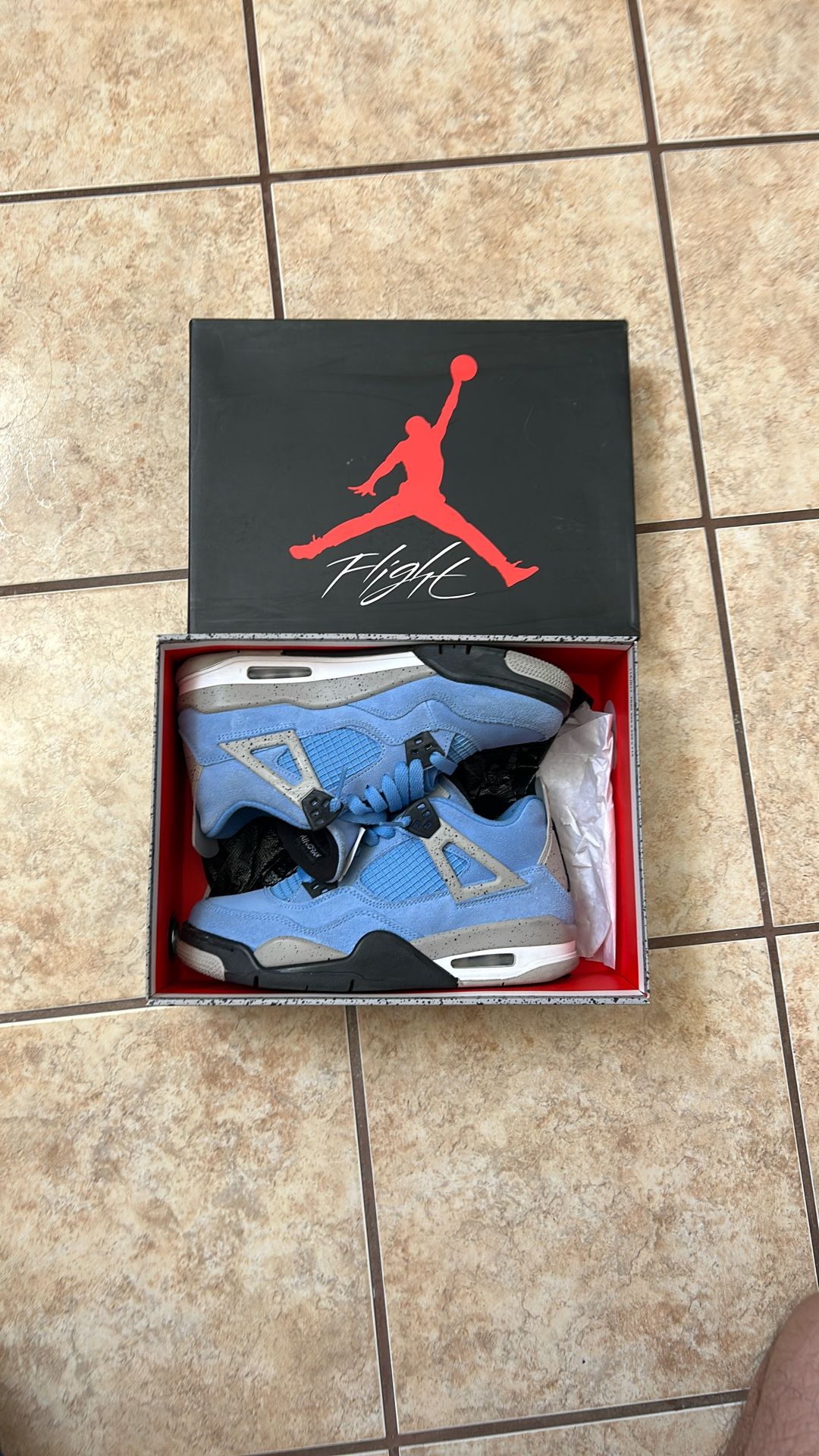 Air Jordan 4 Retro University Blue Size 6.5Y