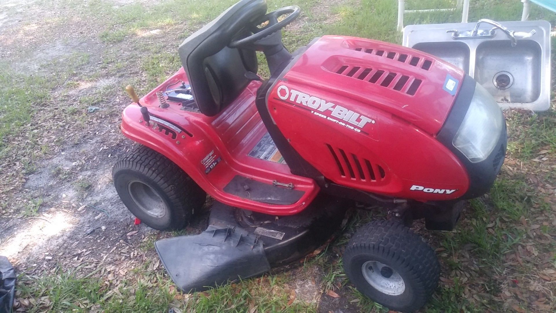 2011 Troy Bilt riding mower 42 inch cut for Sale in Port Richey, FL