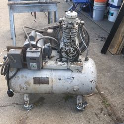Air Compressor  120/220 AC