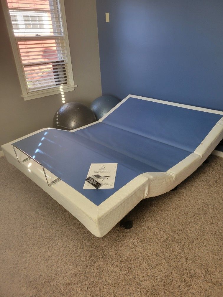 Queen/Reverie Deluxe Adjustable Massaging Bed Frame
