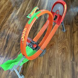 Hot Wheels Racing Track