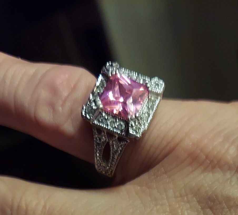 Ladies Ring "Costume Jewelry "