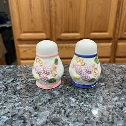 Ceramic Vintage  Floral Design pair of salt and pepper shakers.  Size approximately  3 inches tall.  Preowned .  Has been on display in a cabinet with