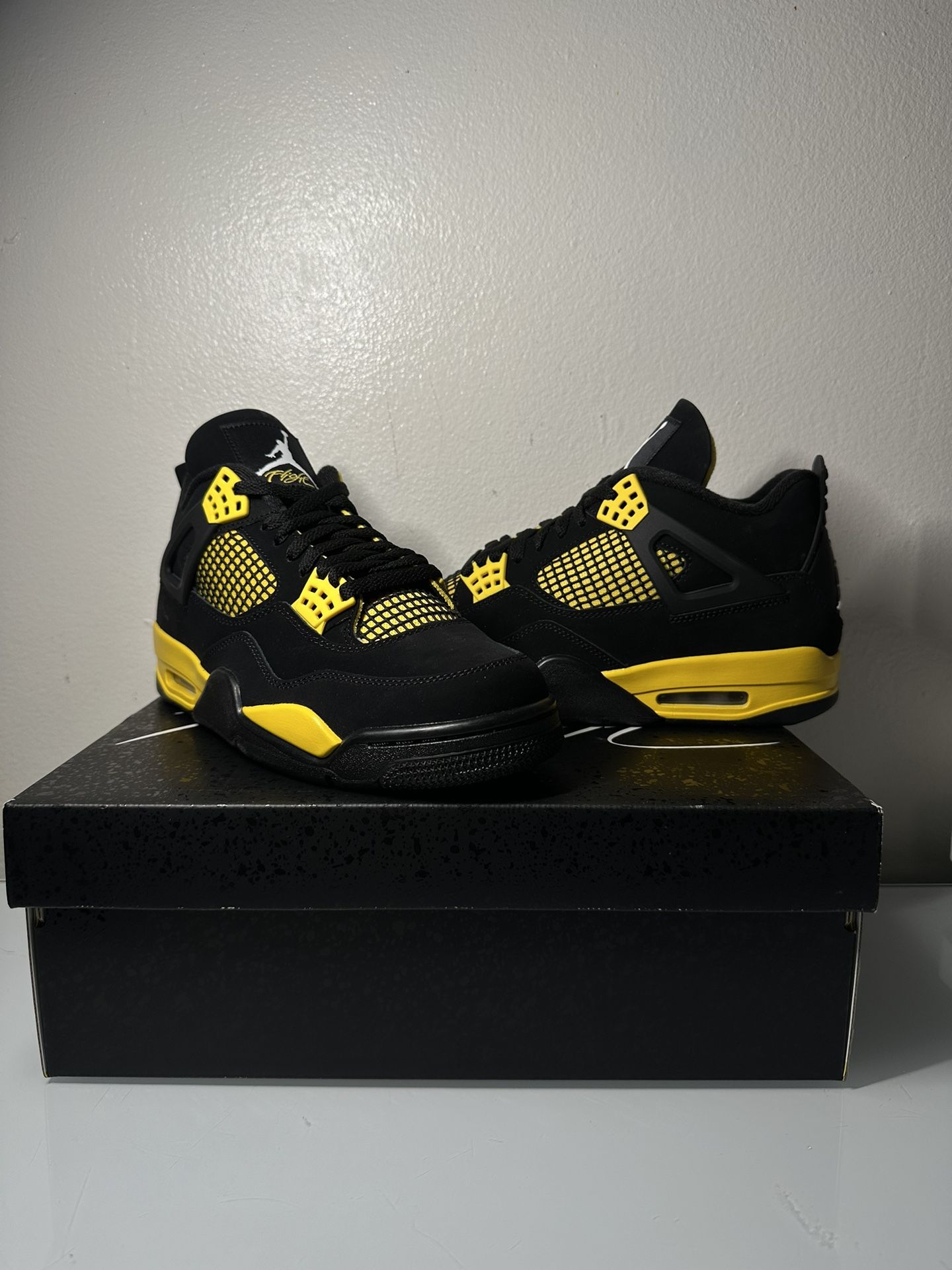 Jordan 4 Thunder